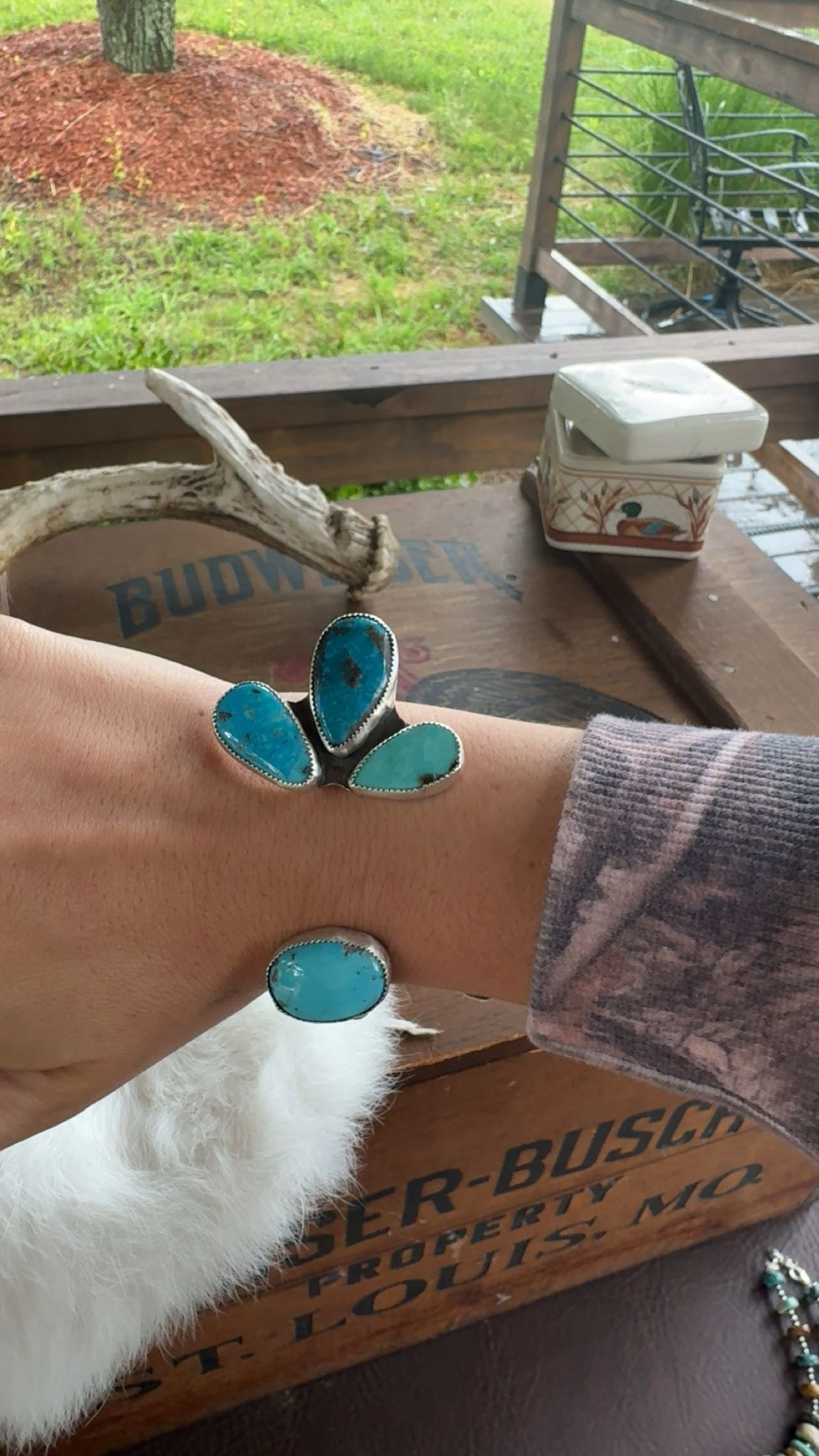 Reverse cuff